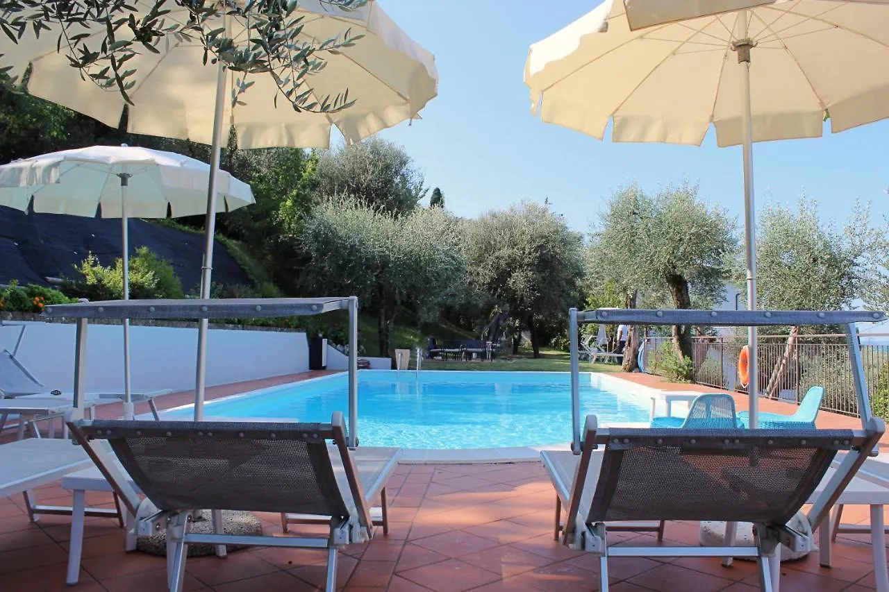 Hotel Villa Tiziana Torri Del Benaco 2*,  İtalya