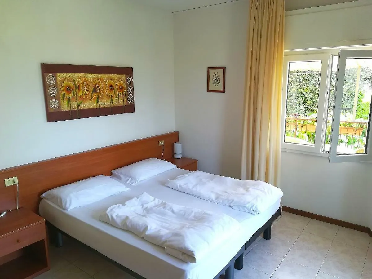 Hotel Villa Tiziana Torri Del Benaco 2*,  İtalya