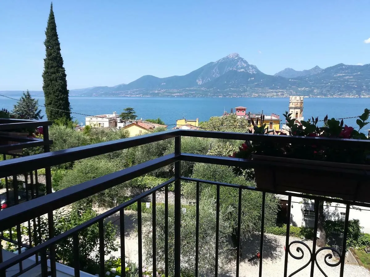 Hotel Villa Tiziana Torri Del Benaco 2*,