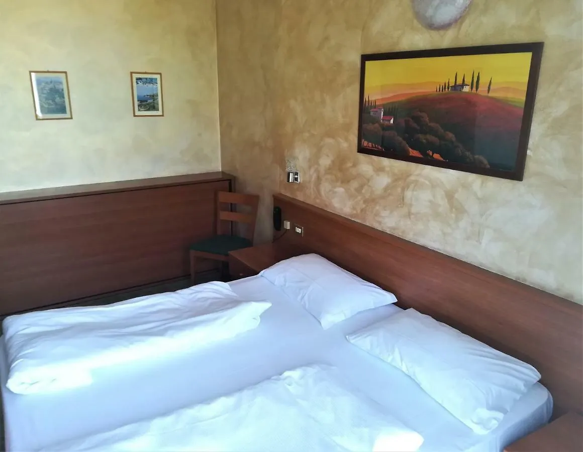 Hotel Villa Tiziana Torri Del Benaco